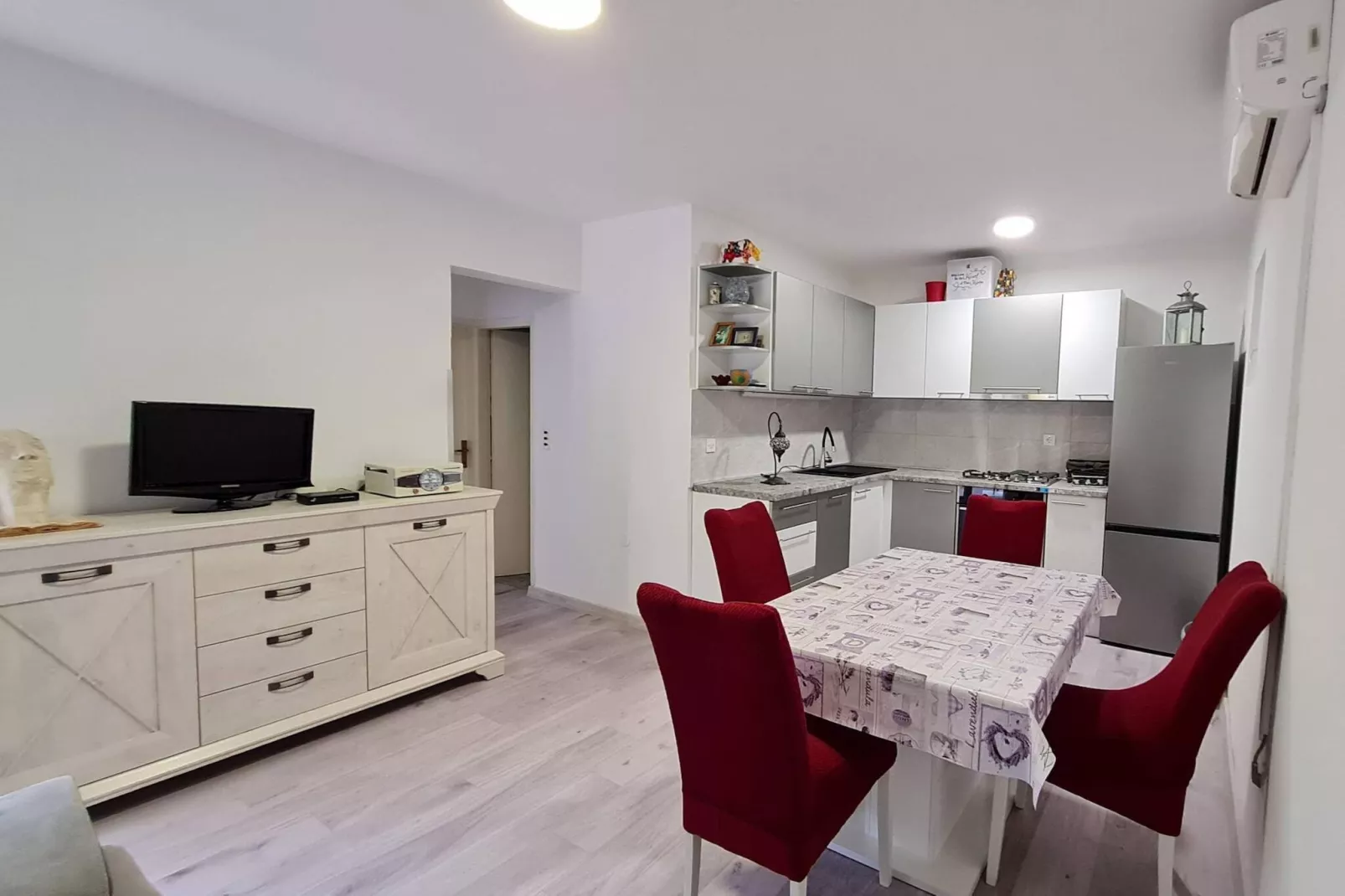 Beach house Franka-Eetkamer