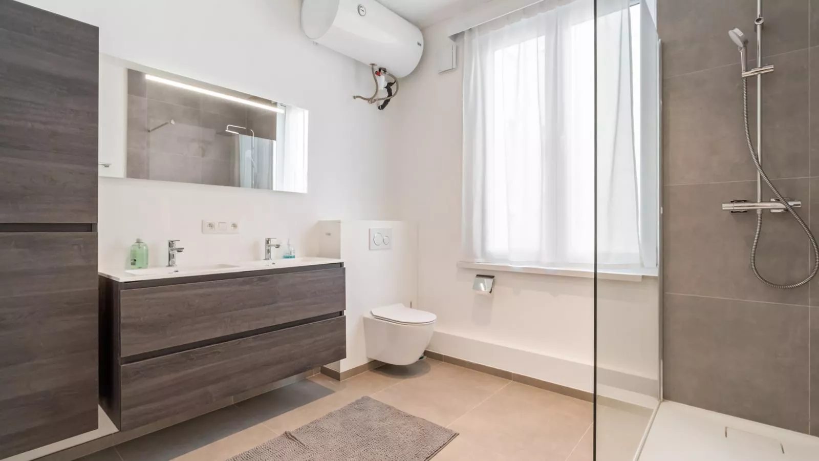 Leopold - 0102-Badkamer