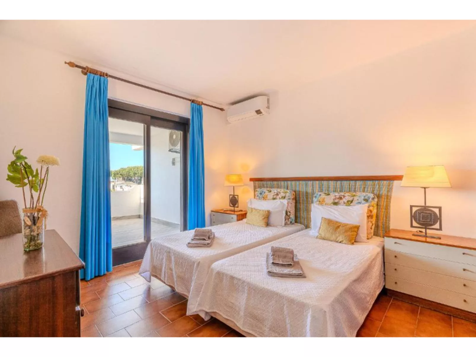 Ivone - Sunny Way-Binnen