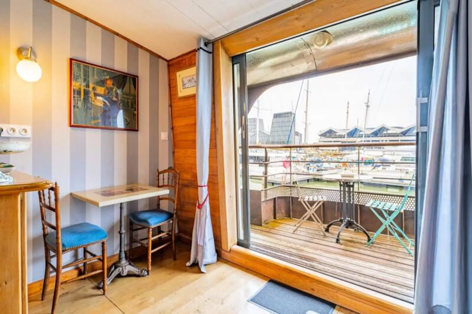 Adorable Suite Sur La Péniche Petite Annick-Niet-getagd