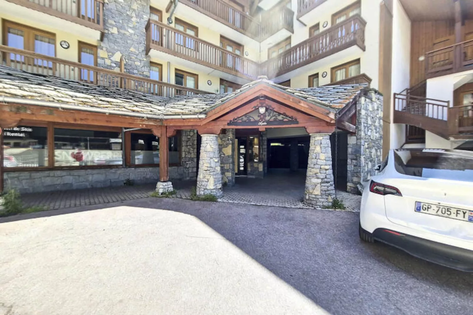 Résidence Aquila-Niet-getagd