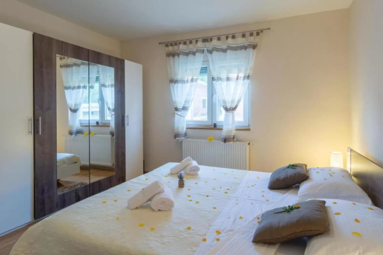 Holiday House BALEN with Swimming Pool - Six Bedroom Holiday House With Pool-Slaapkamer