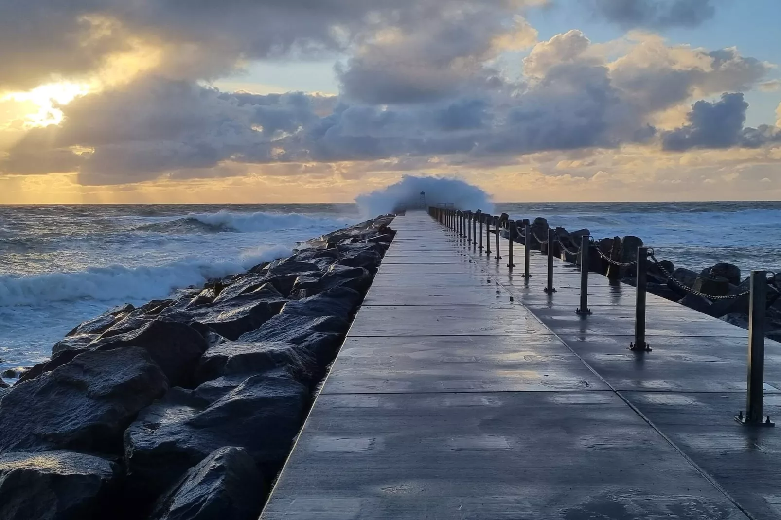 Lichte kusttoevlucht in Vorupor-By Traum-Waterzicht