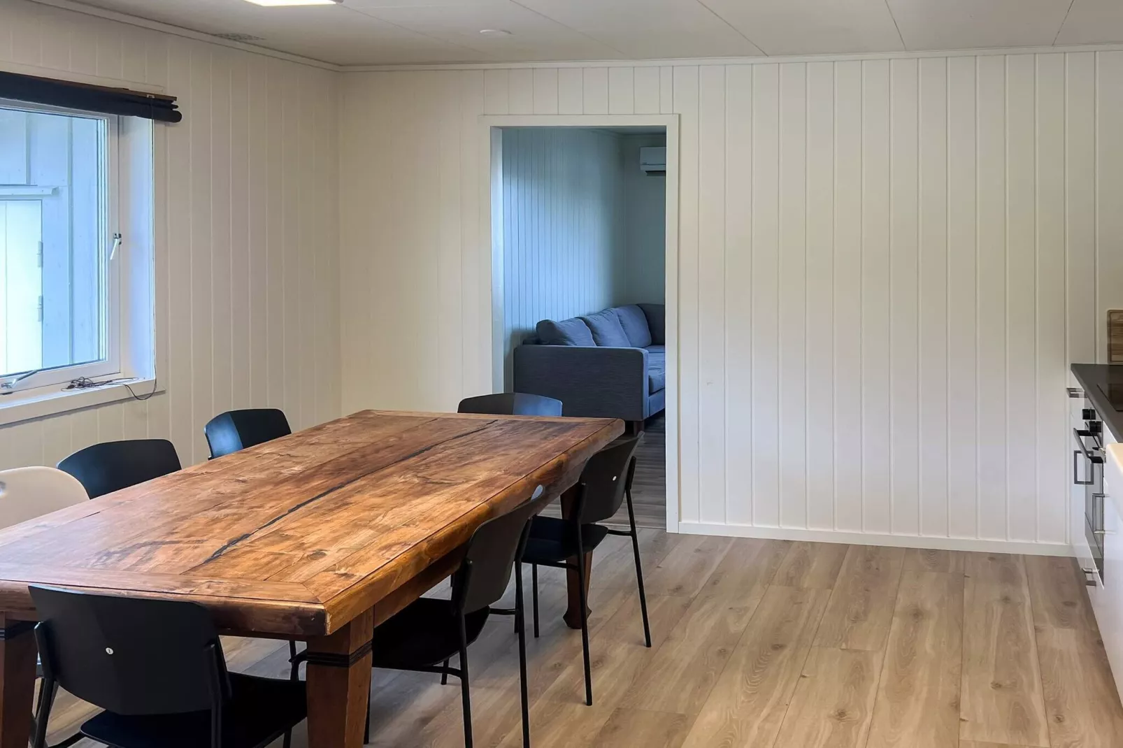 60733 - LITEN BOENHET-Binnen