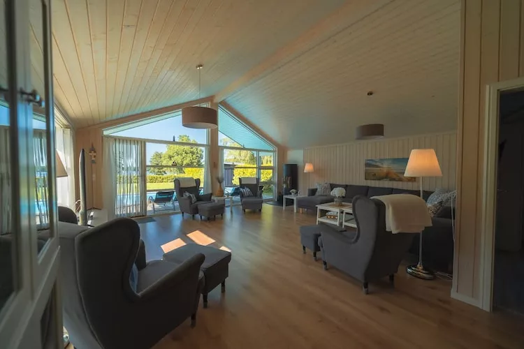 Poolhaus 140 qm-Woonkamer