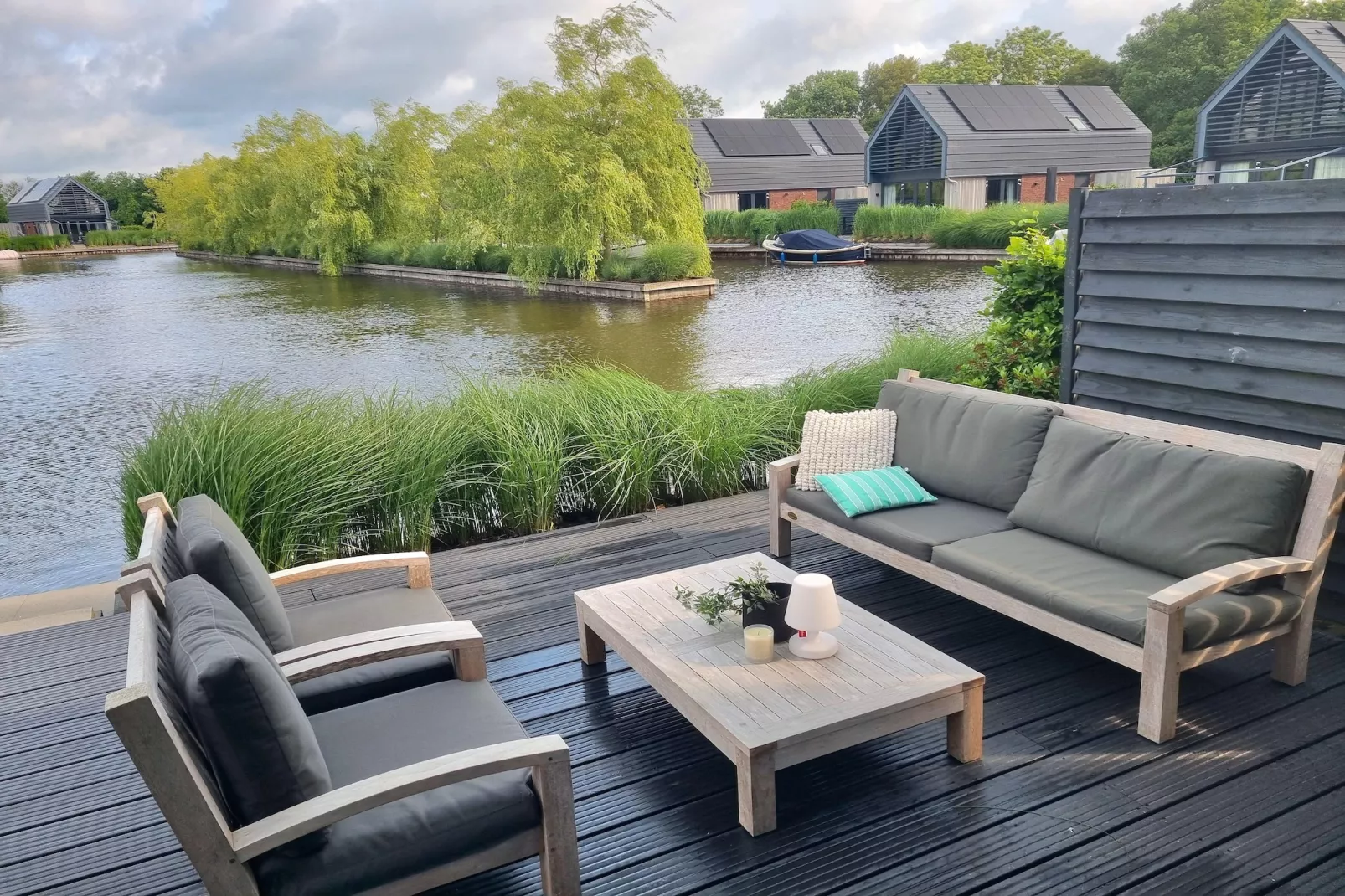 Watervilla Njoggen-Terrasbalkon