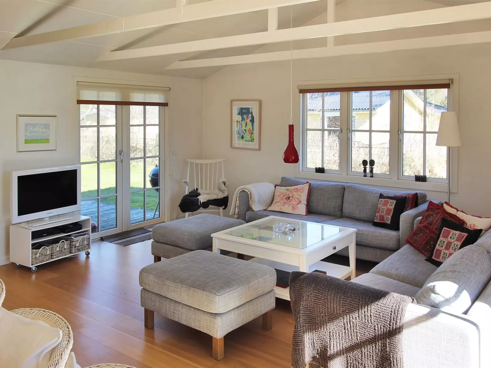 "Ava" - 1km from the sea-Binnen