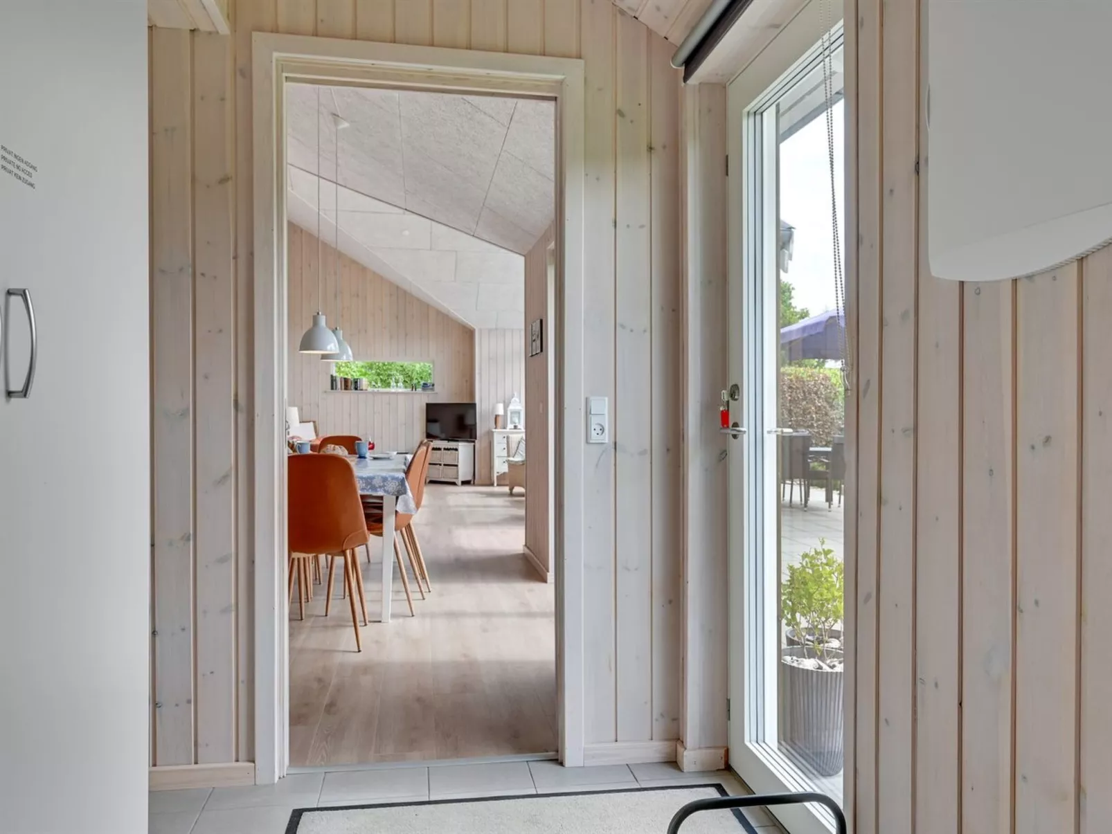 "Regni" - 300m to the fjord-Binnen