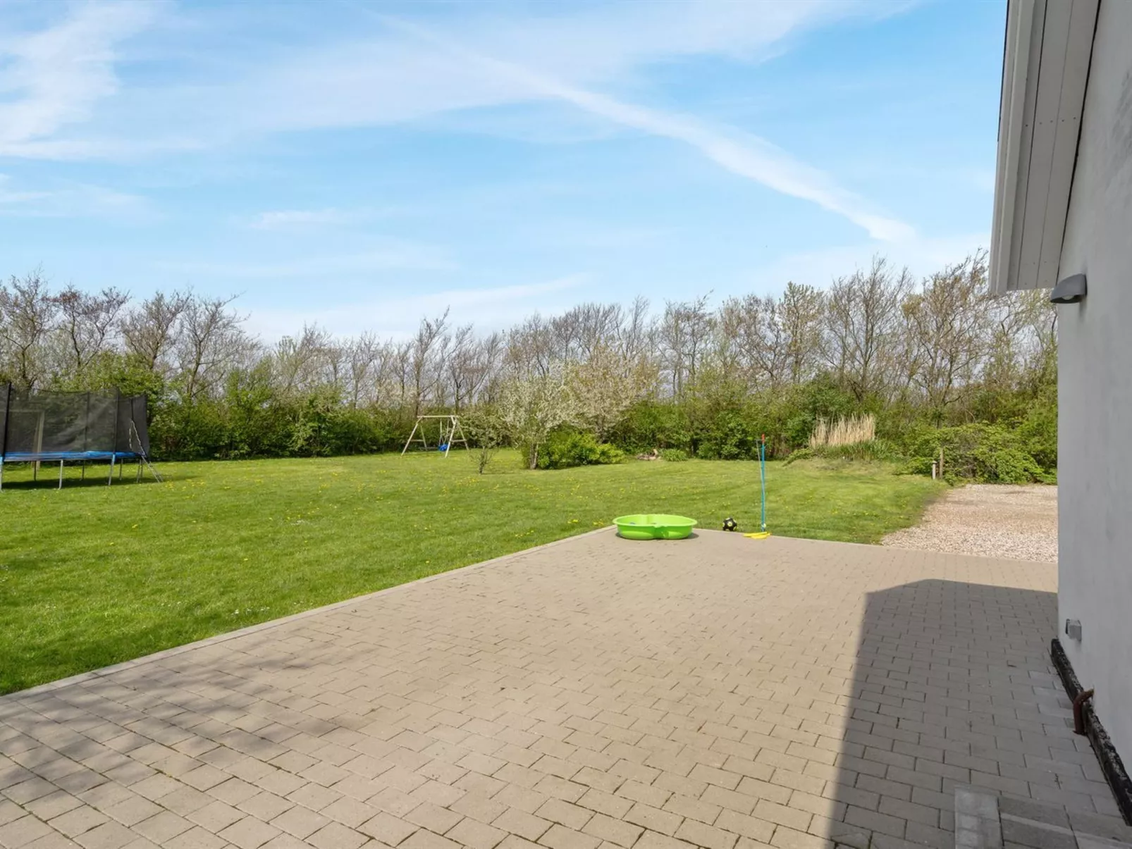 "Folkar" - 3km to the fjord-Buiten