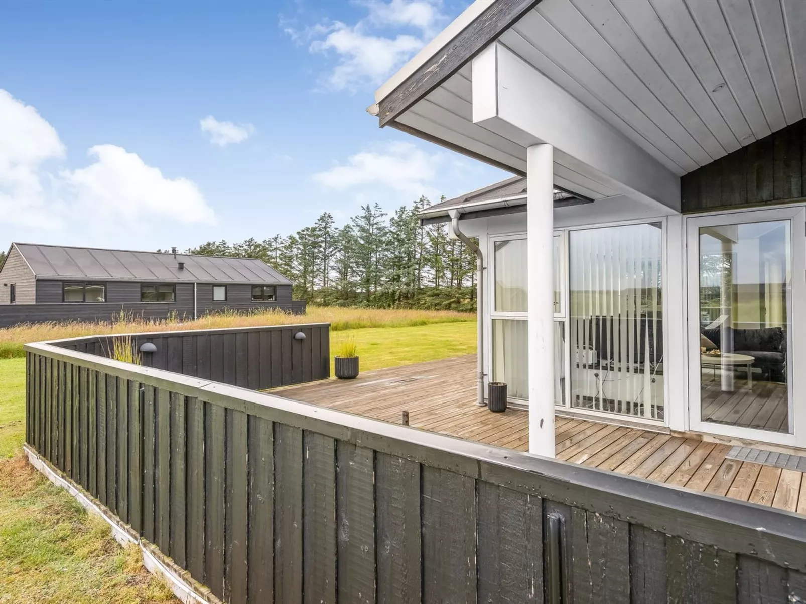 "Meino" - 1.4km from the sea-Buiten