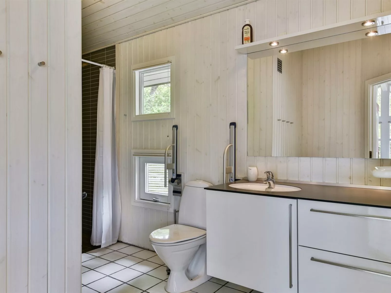 "Riaan" - 200m from the sea-Binnen