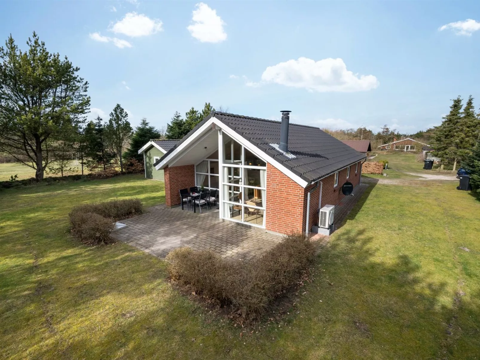 "Herminia" - 350m to the fjord-Buiten