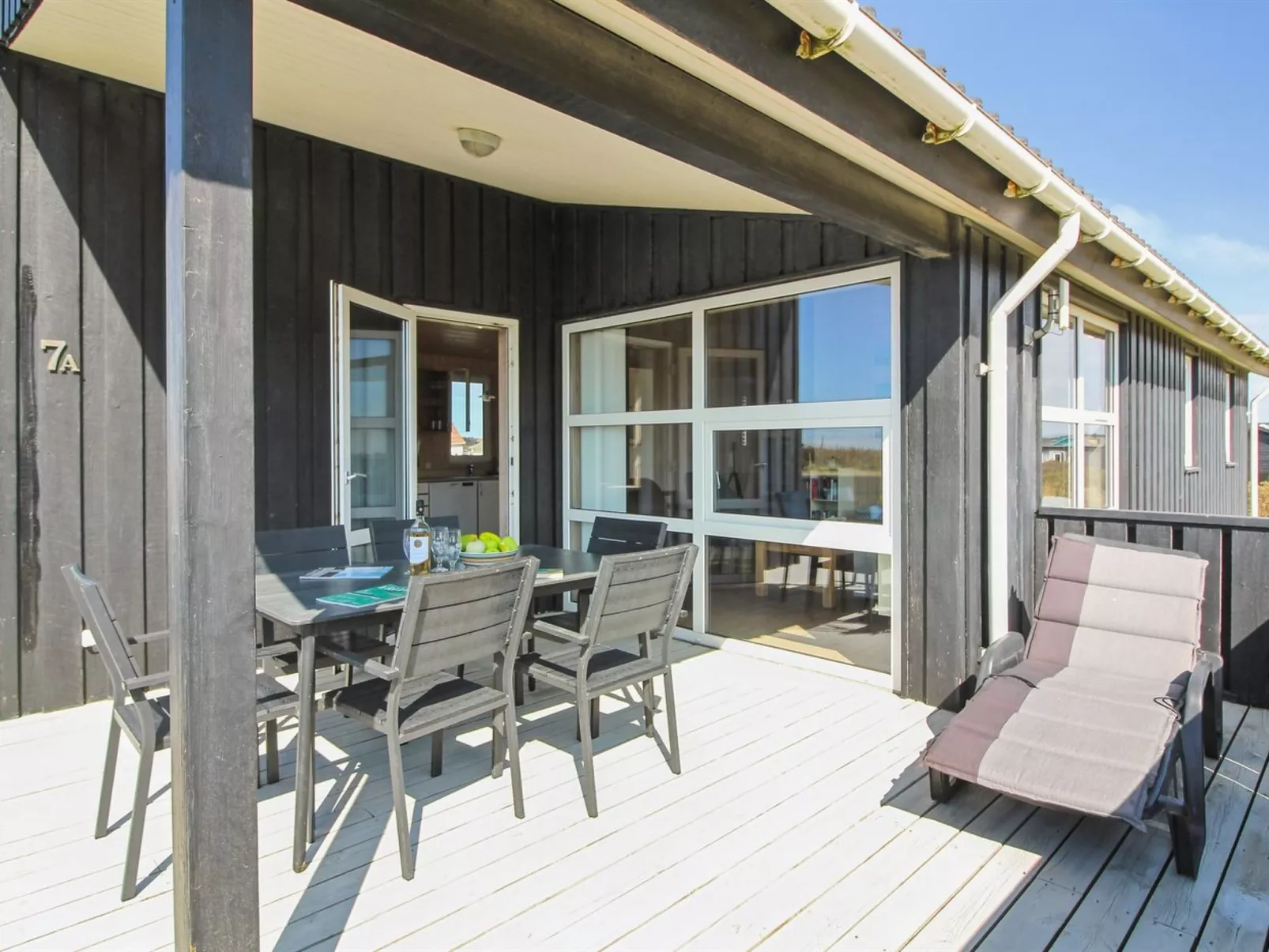 "Eyvin" - 100m from the sea-Buiten