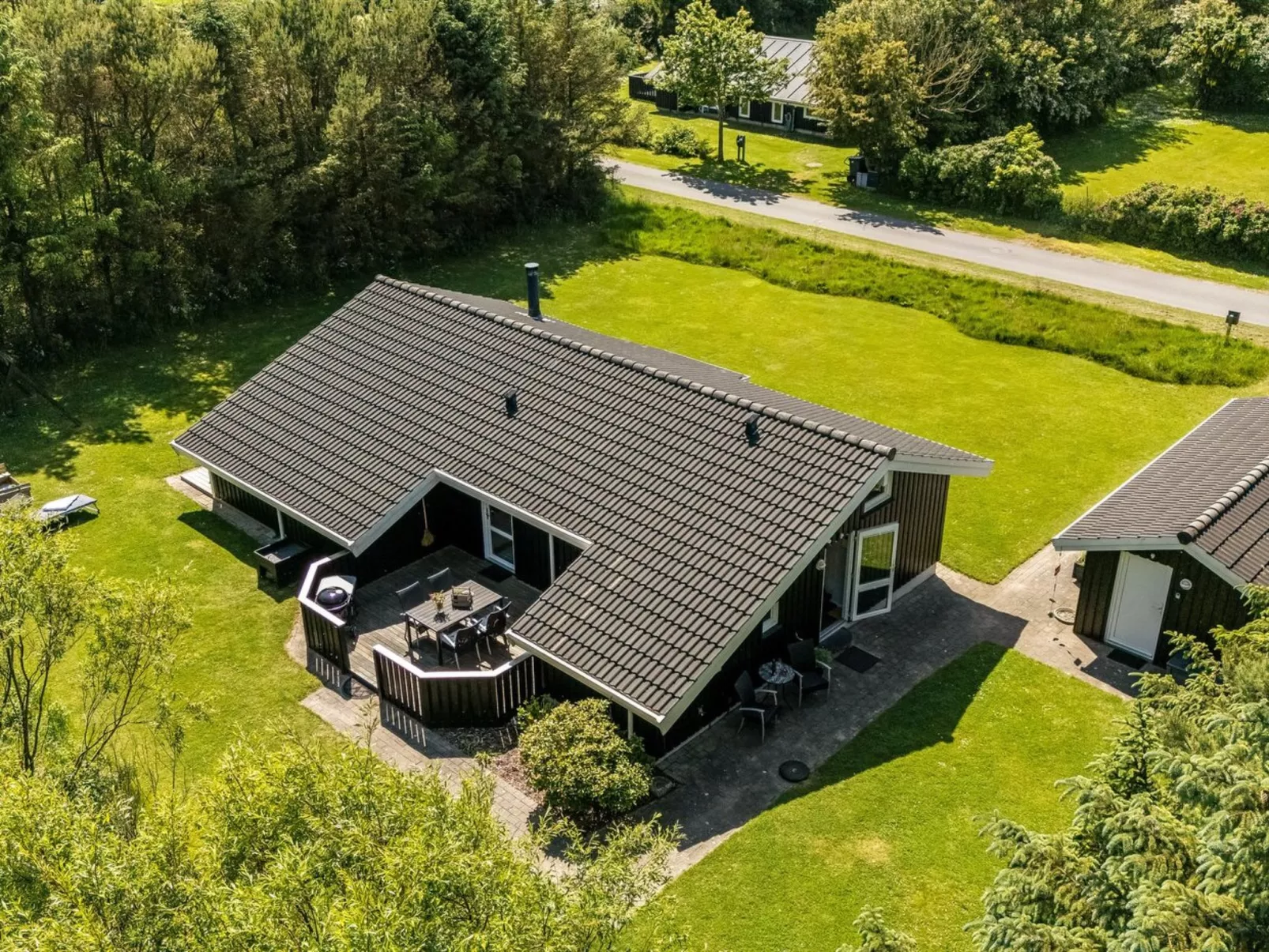 "Vilmar" - 1.2km from the sea-Buiten