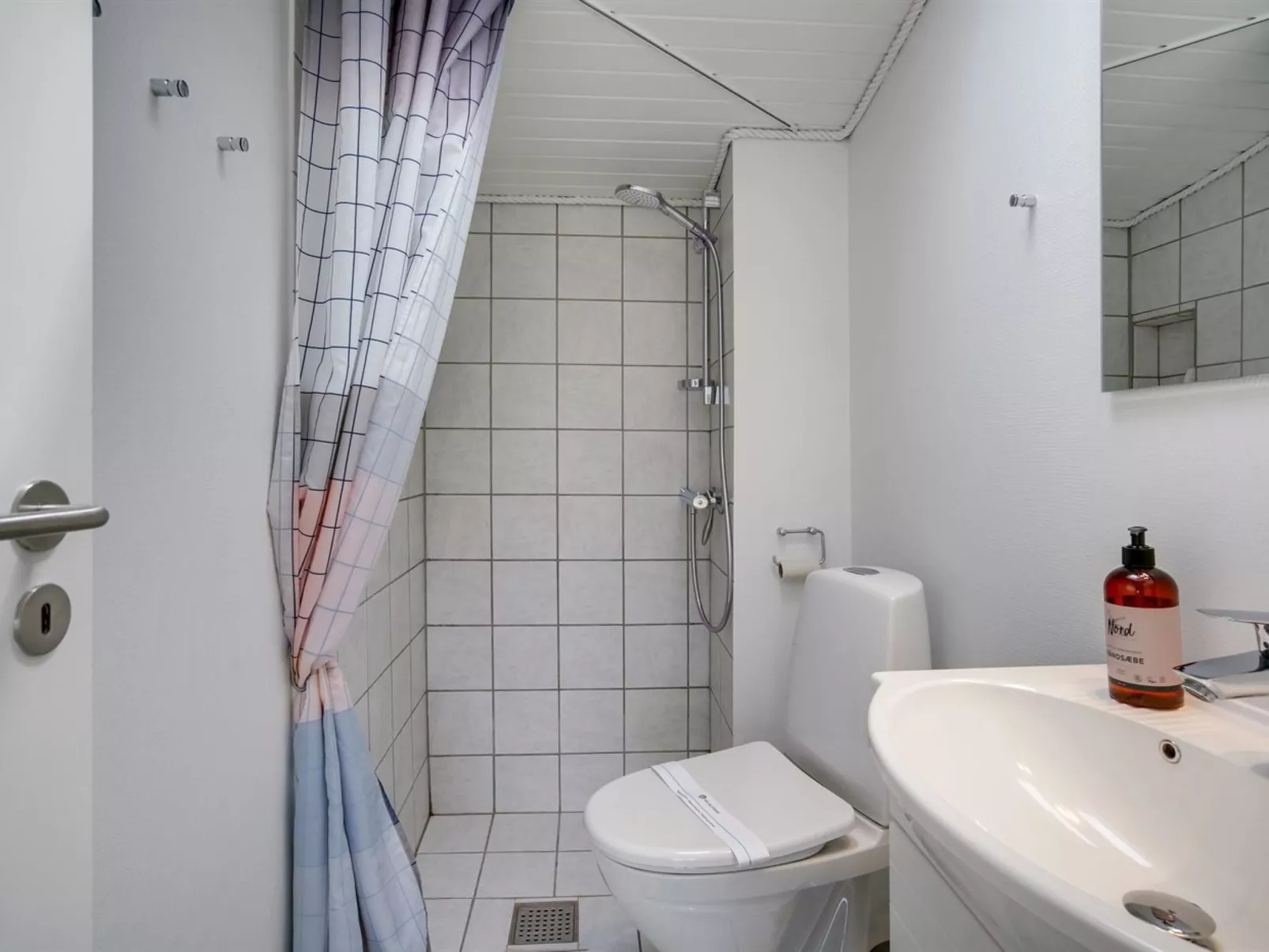 "Adina" - 50m from the sea-Binnen