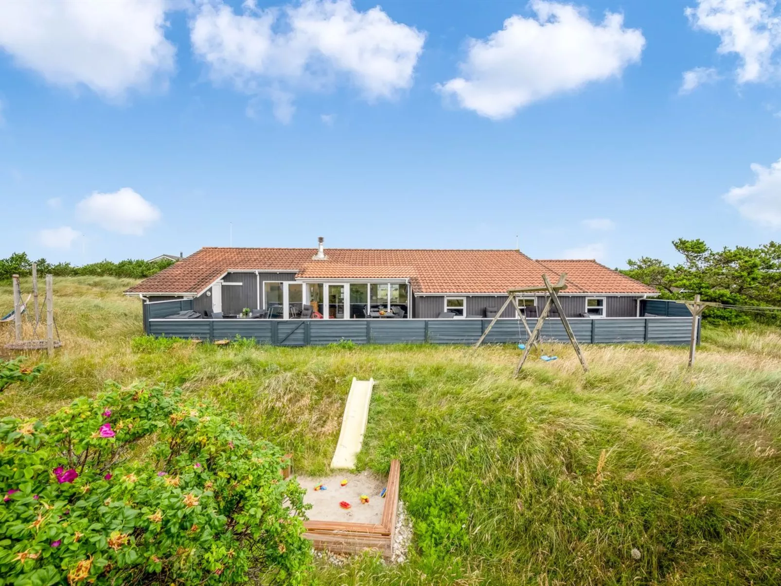 "Petkana" - 700m from the sea-Buiten