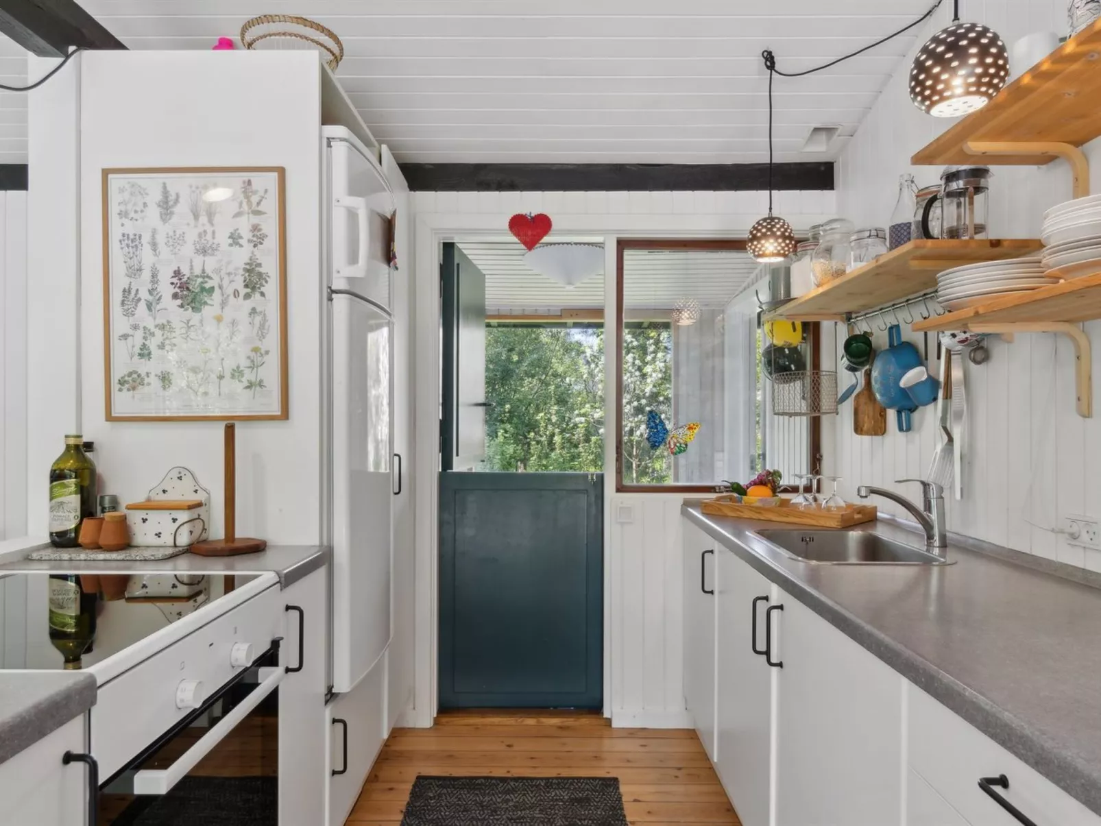 "Sarah" - 500m from the sea-Binnen