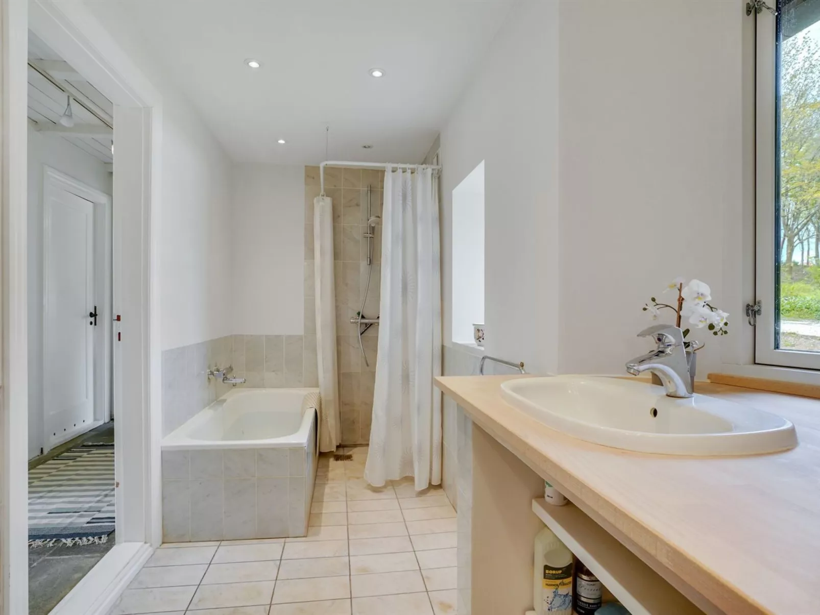 "Nella" - 1.2km from the sea-Binnen