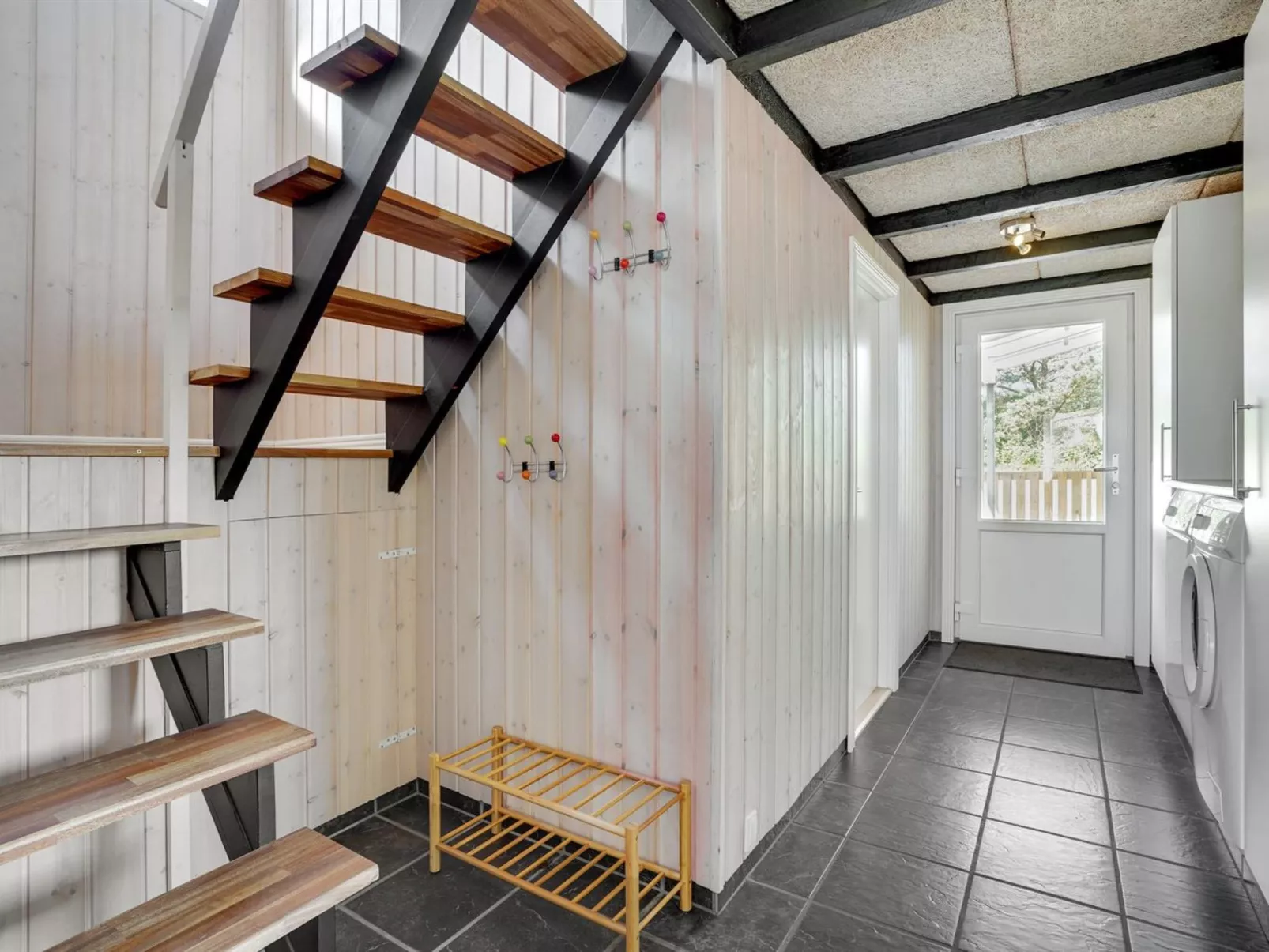 "Dagne" - 400m to the fjord-Binnen