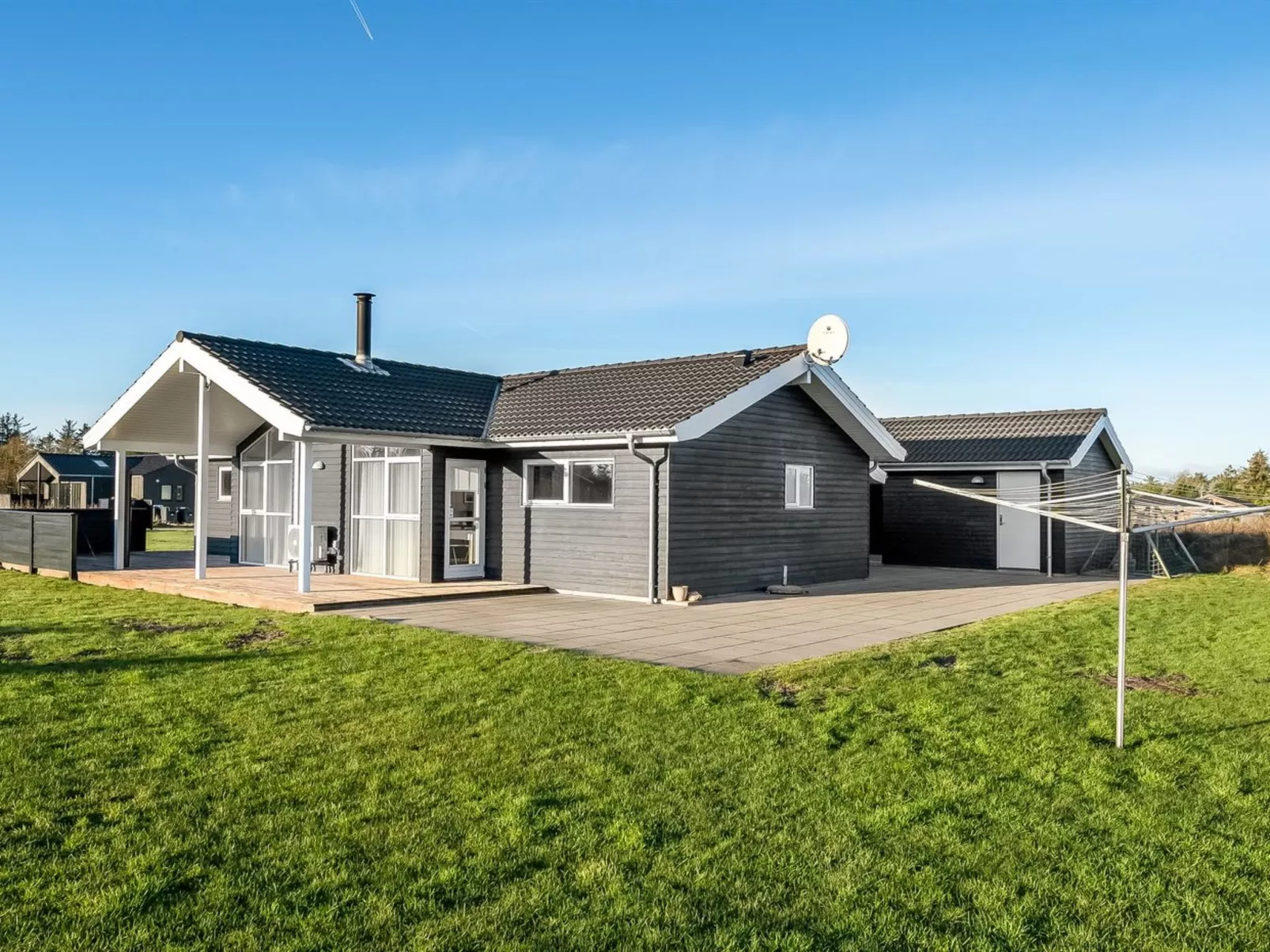 "Oskarvine" - 900m from the sea - Buiten