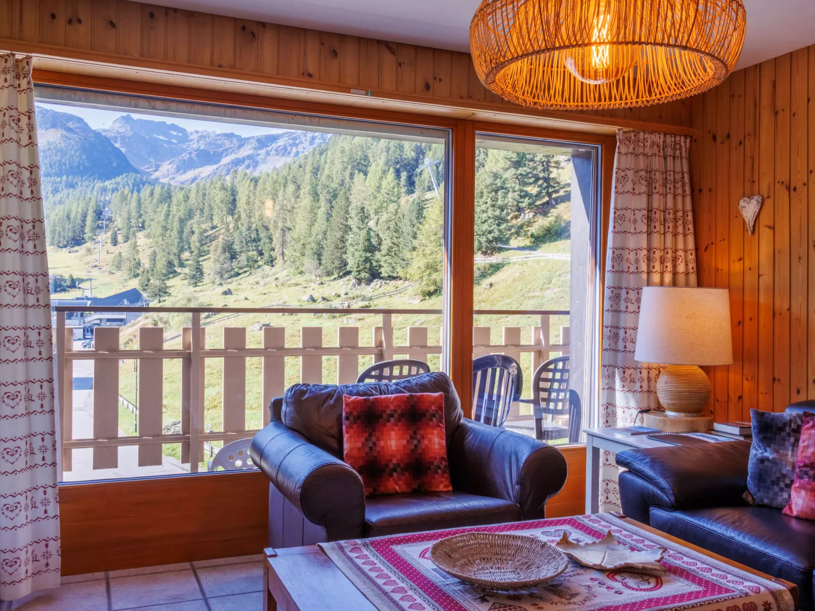 Dents Rousses B4-Binnen