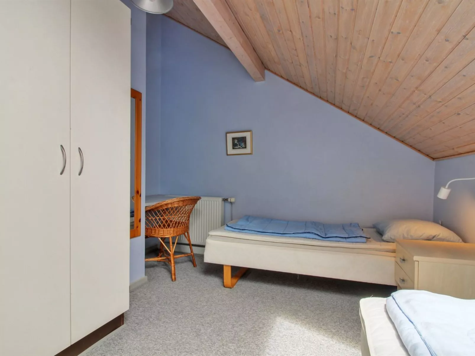 "Rebus" - 2.3km from the sea - Binnen