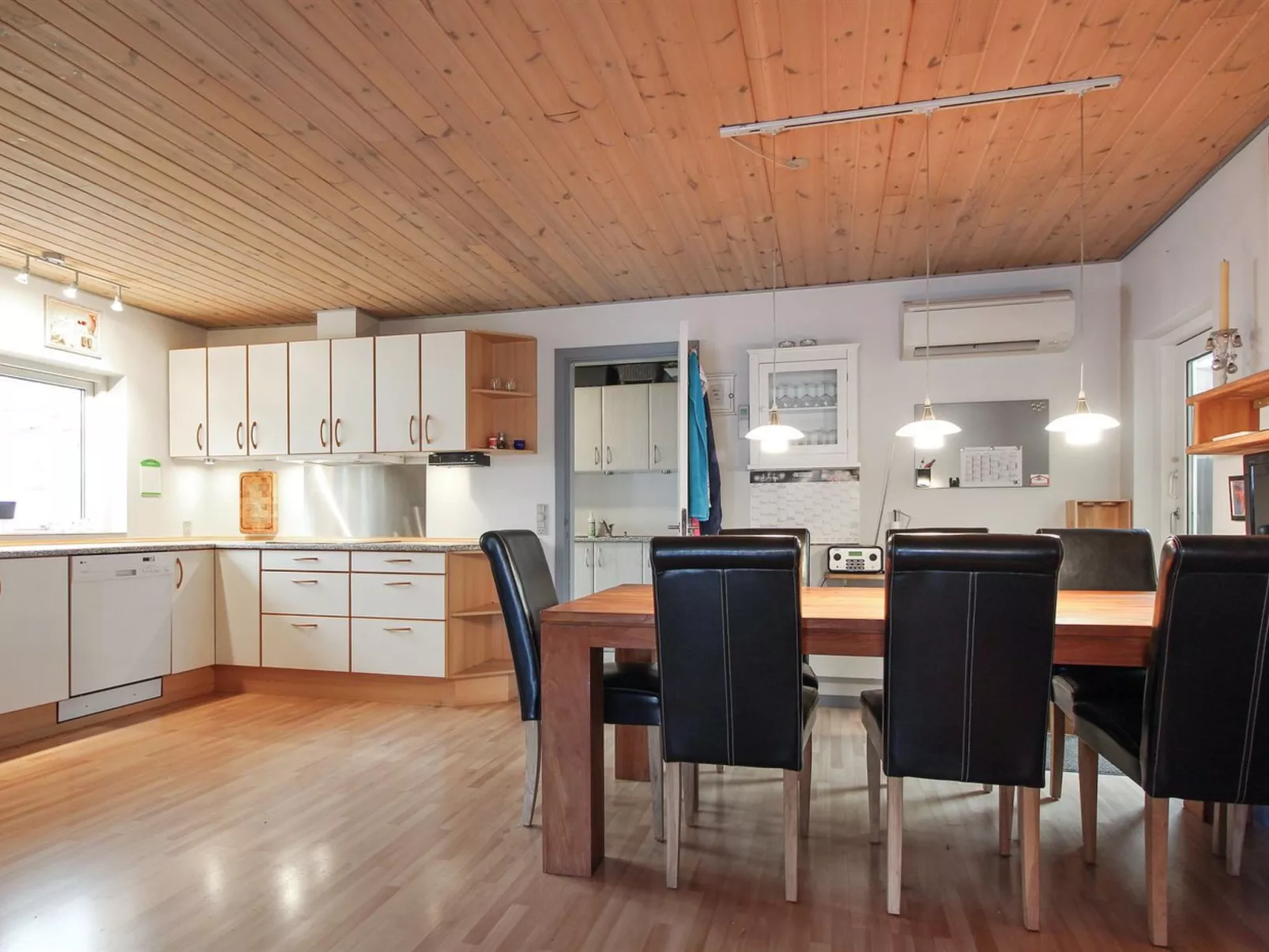 "Editha" - 800m from the sea-Binnen