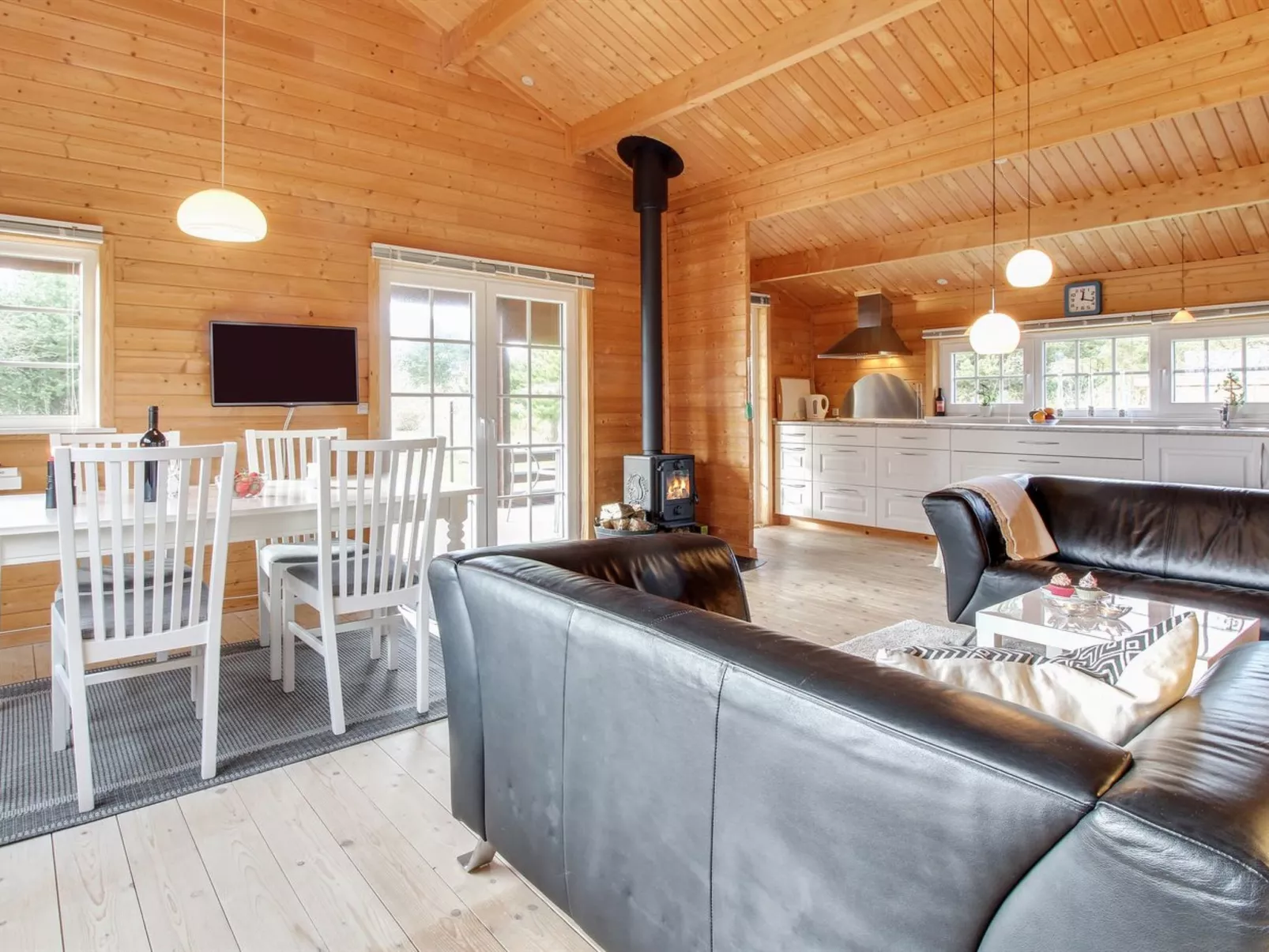 "Ulvi" - 300m to the fjord-Binnen