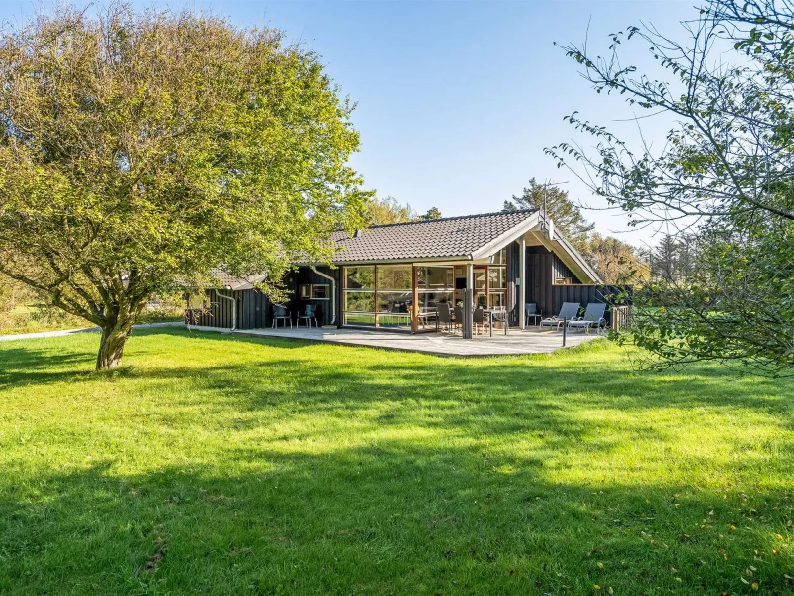 "Emeli" - 1.3km from the sea-Buiten