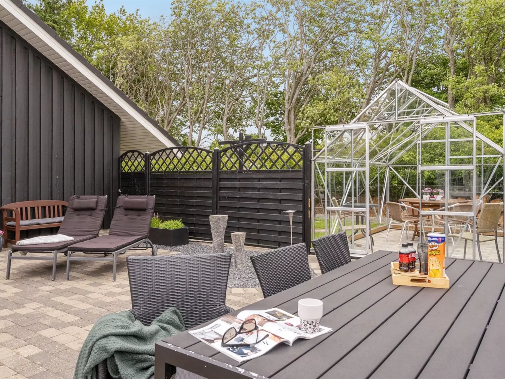 "Regnwald" - 400m to the fjord-Buiten