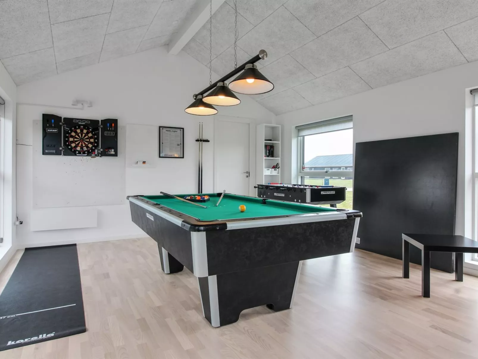 "Eveline" - 1.5km from the sea-Binnen