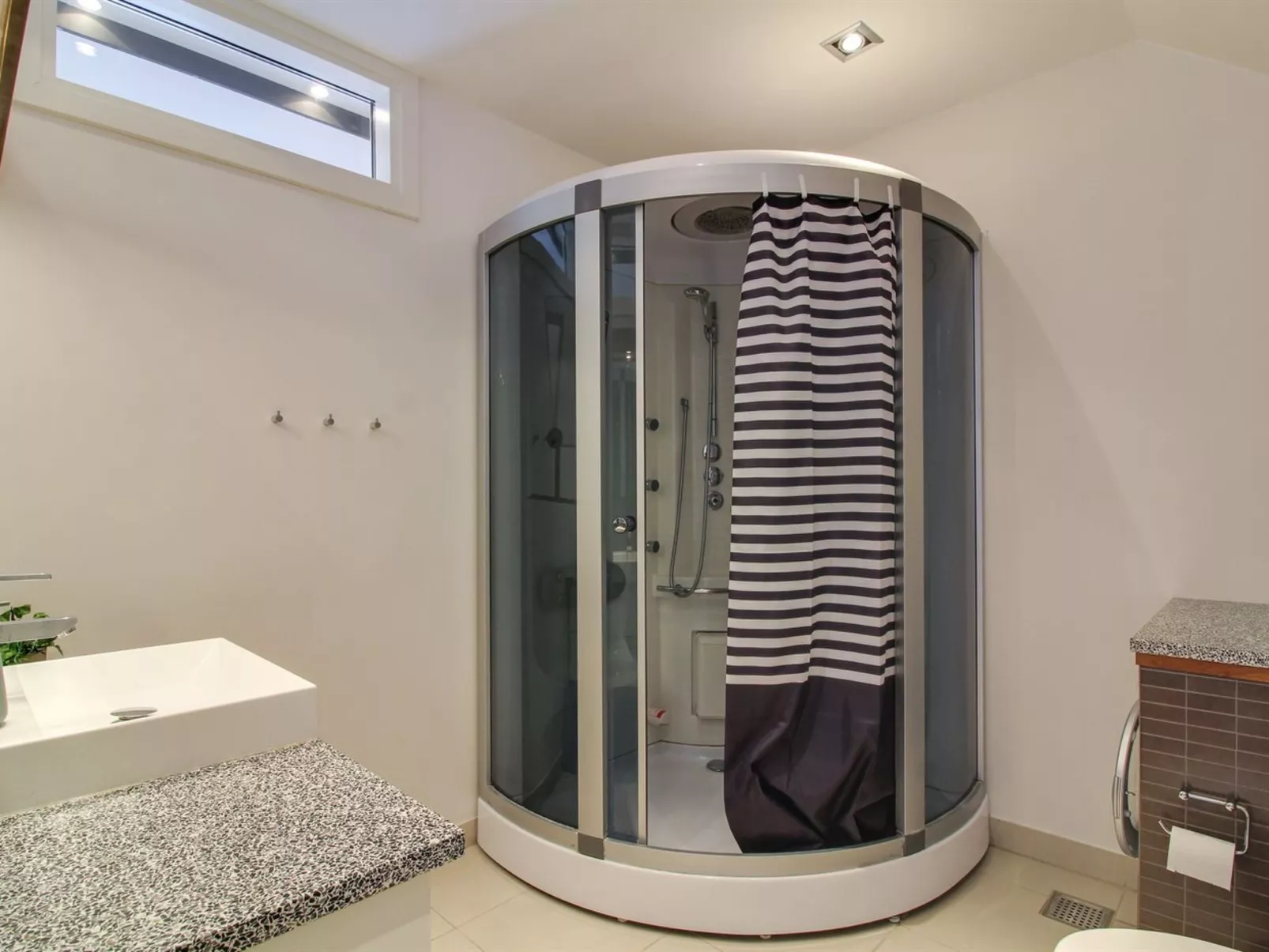 "Varnava" - 200m from the sea-Binnen