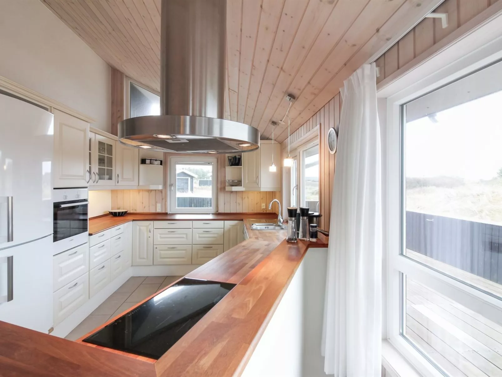 "Huno" - 400m from the sea-Binnen