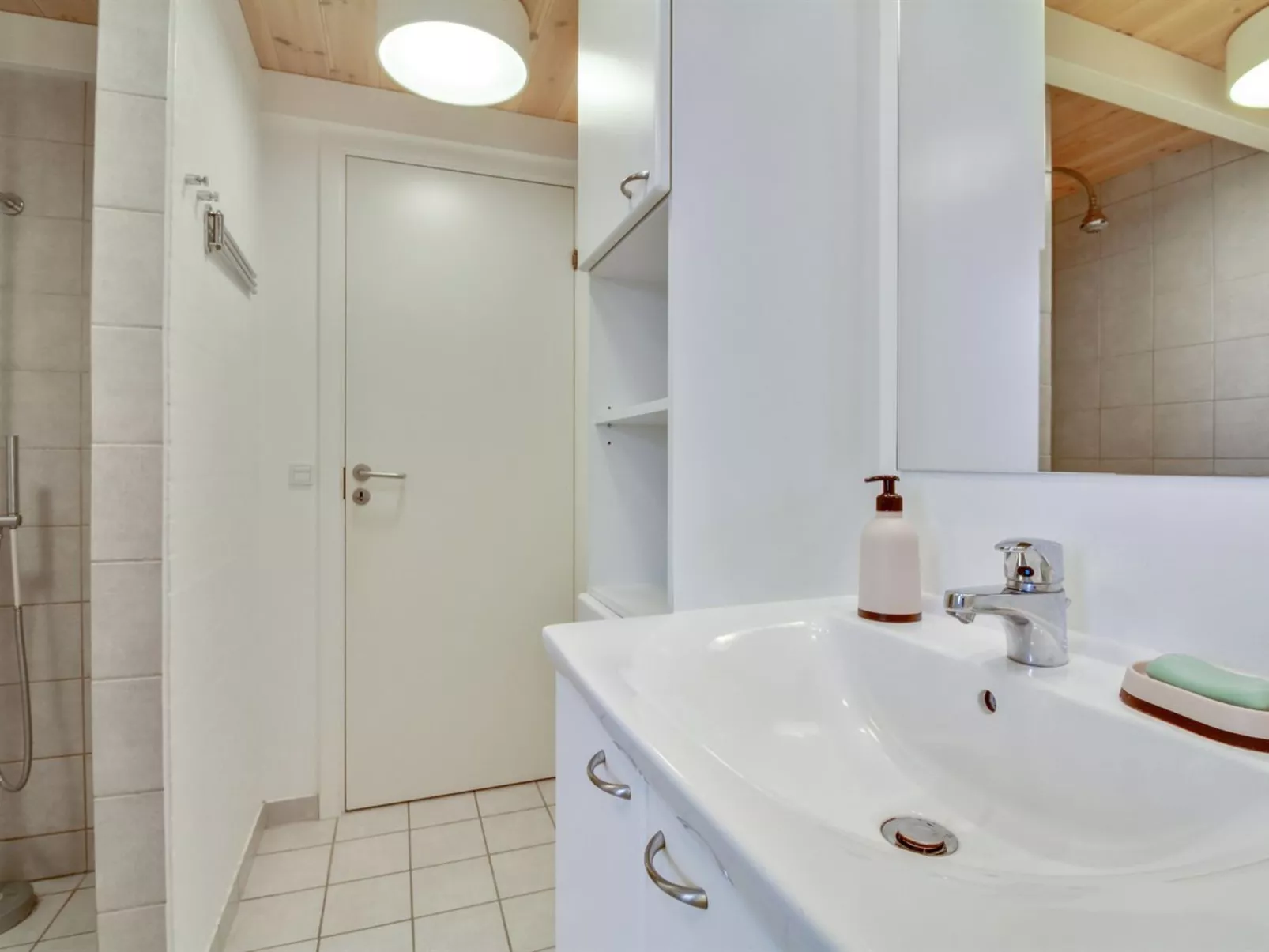 "Villads" - 1km from the sea-Binnen