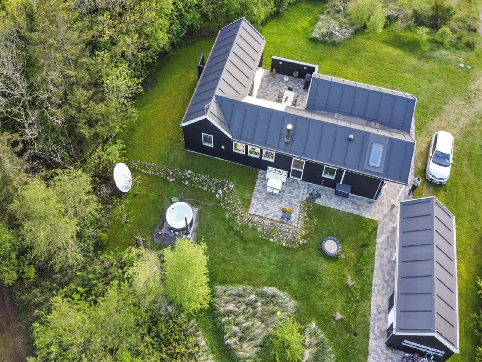 "Eireen" - 600m to the fjord-Buiten