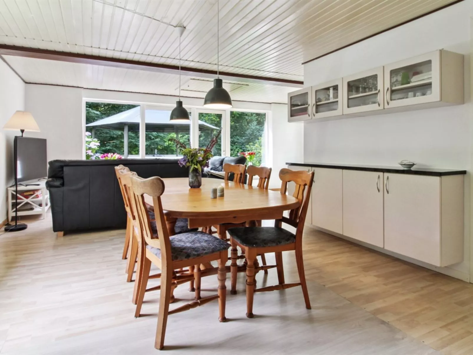 "Florinka" - 31km from the sea-Binnen