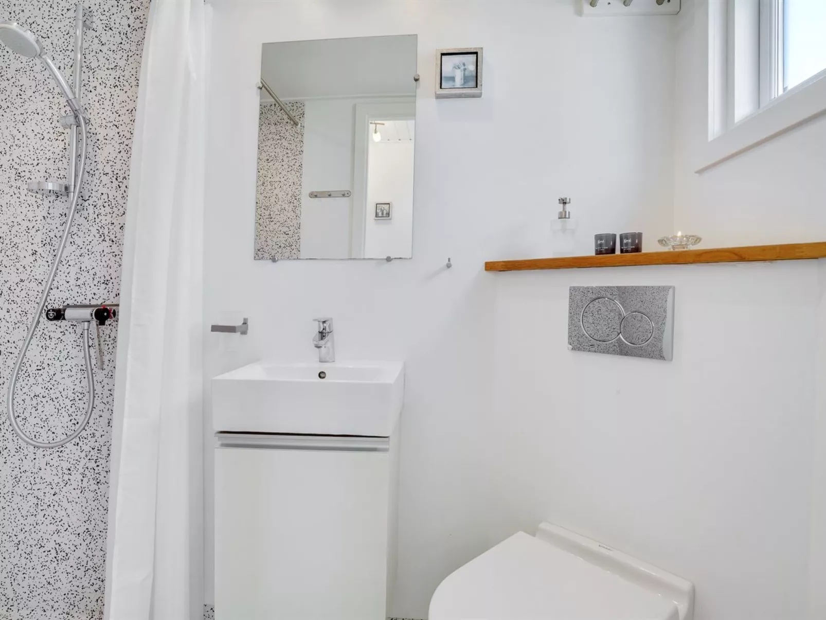 "Idunn" - 100m to the fjord-Binnen