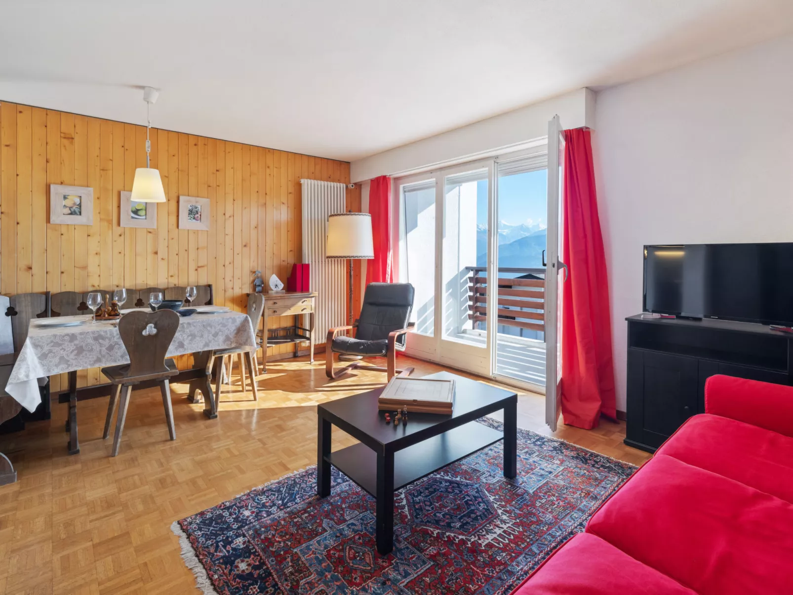 Armorial Est 72-Binnen