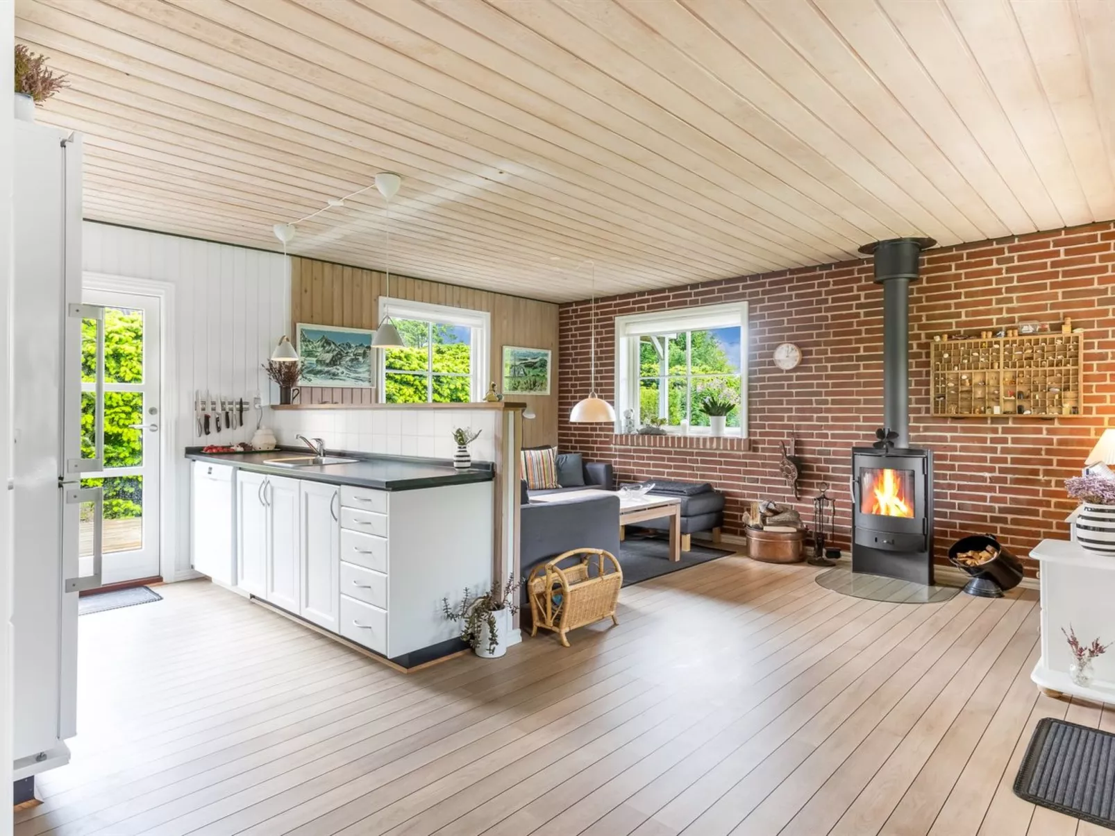 "Esalina" -  from the sea-Binnen