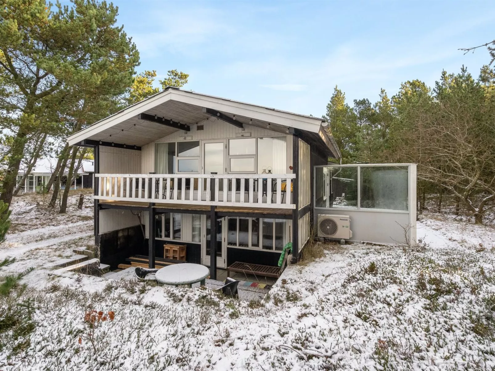 "Freda" - 100m to the fjord-Buiten