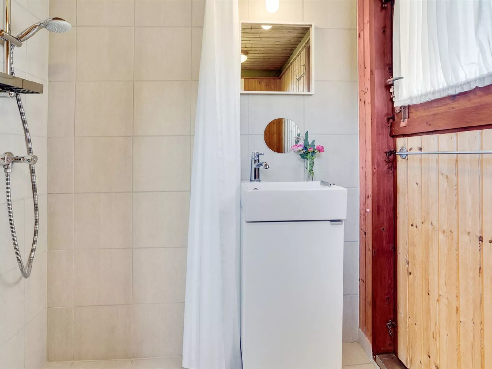 "Julla" - 1.5km from the sea-Binnen