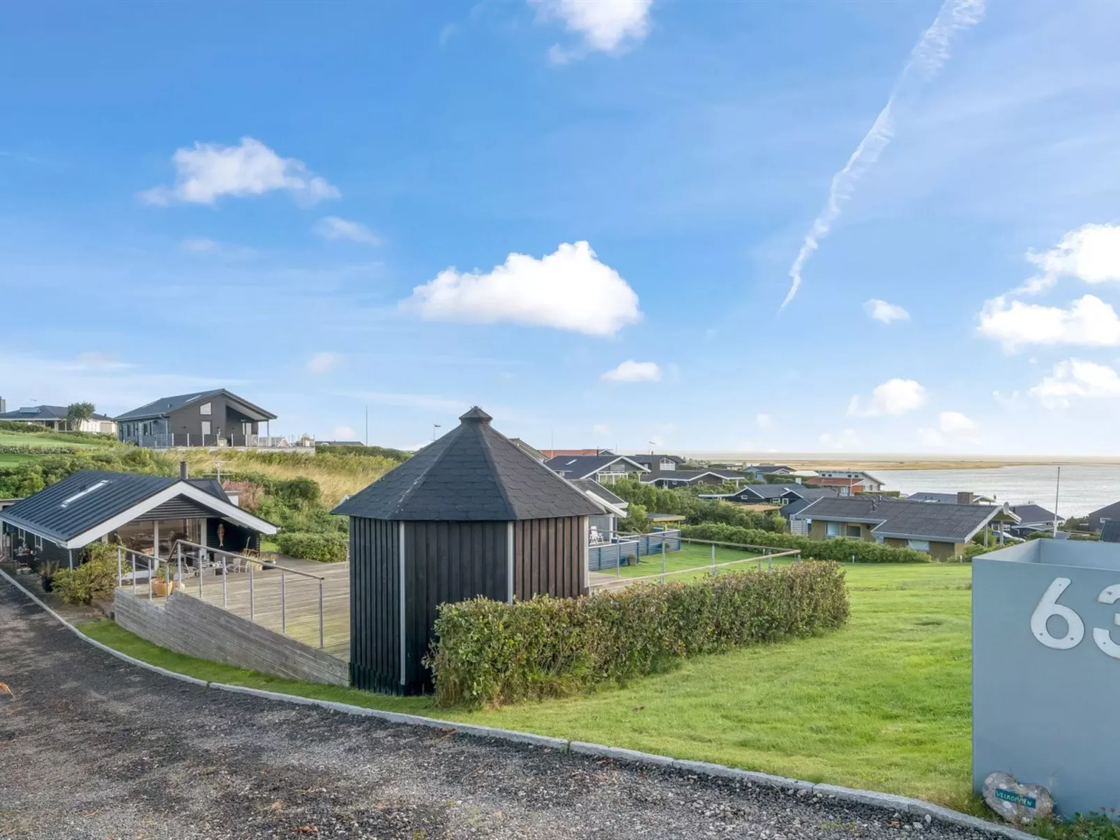 "Aksinja" - 250m to the fjord-Buiten