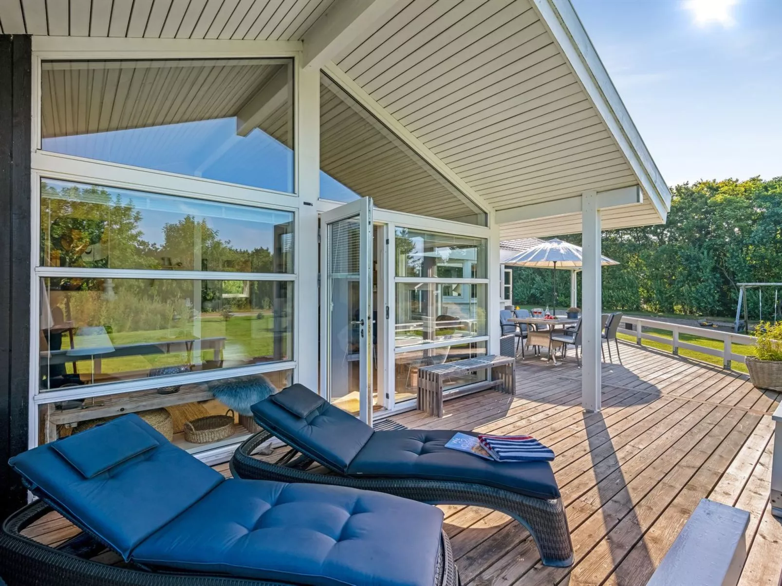 "Sviðandi" - 1.5km from the sea-Buiten