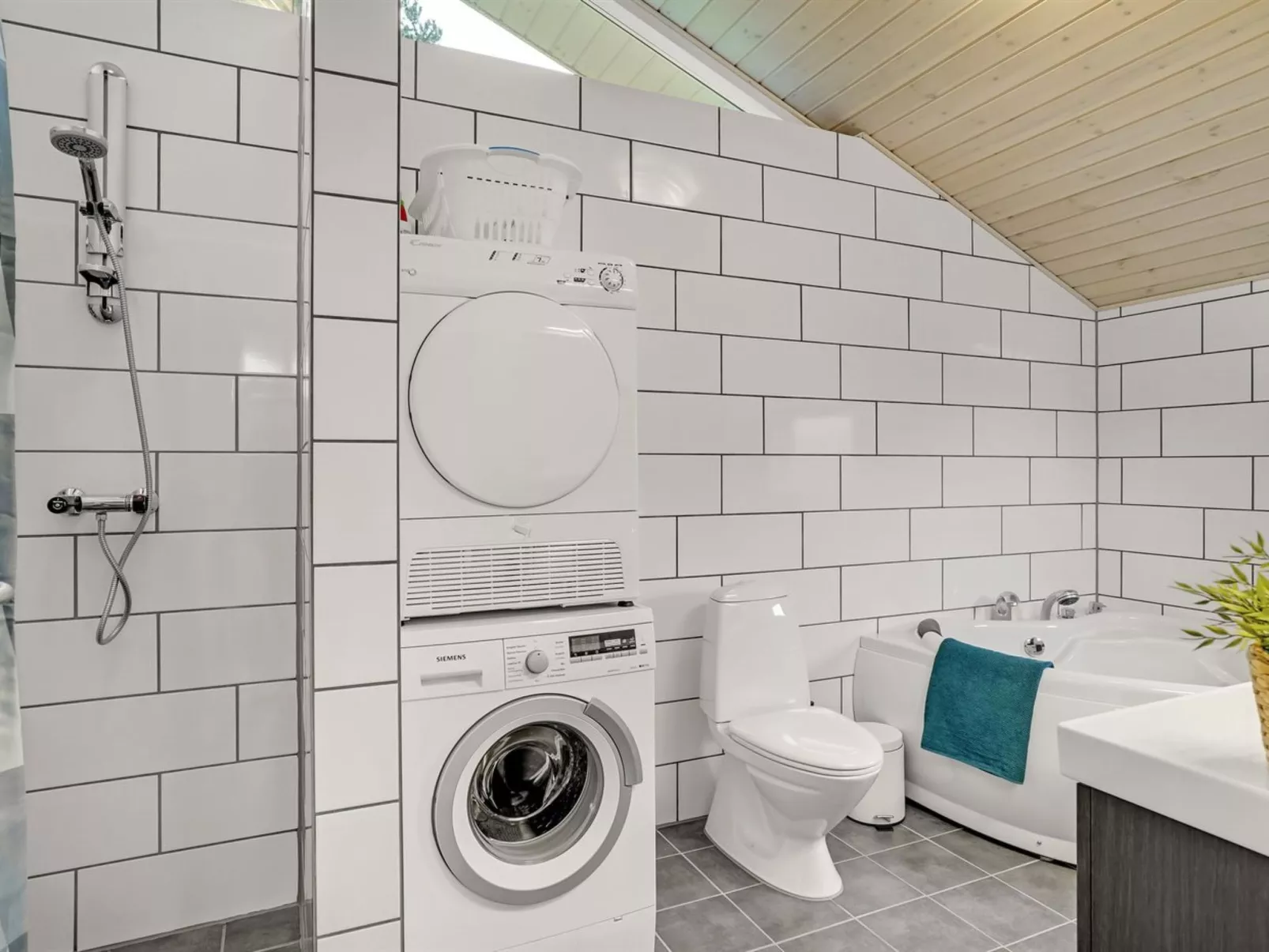 "Ayen" - 1.5km from the sea-Binnen