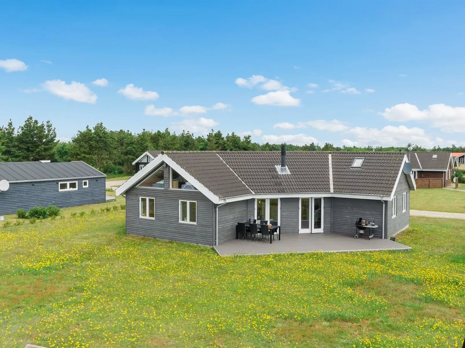 "Karmen" - 300m to the fjord-Buiten