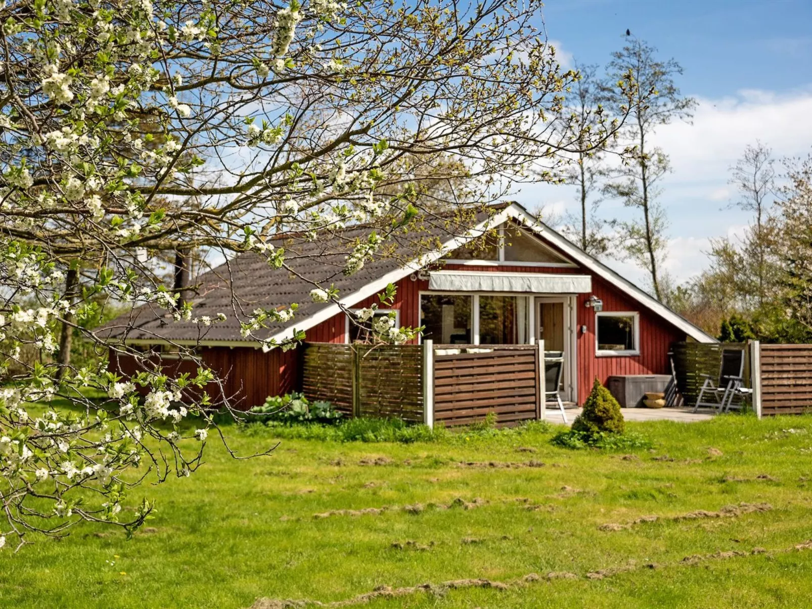 "Henna" - 550m to the fjord-Buiten