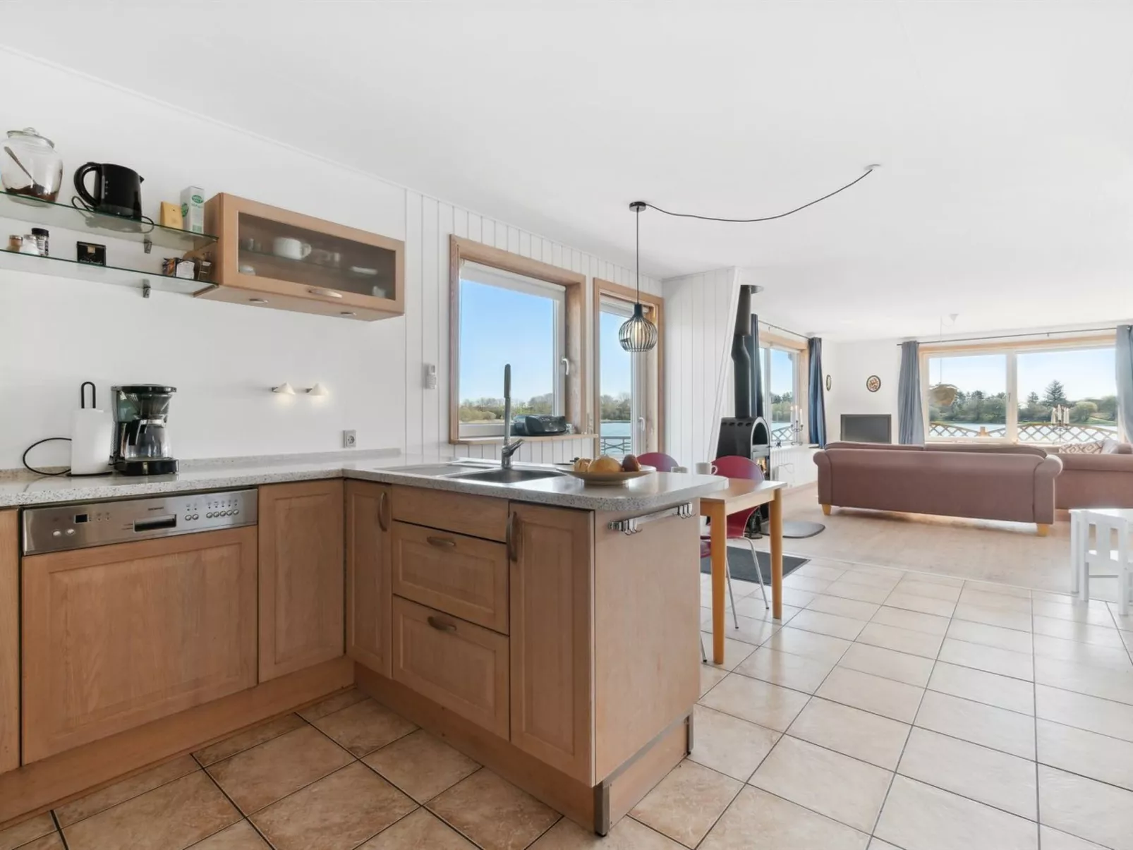 "Alvira" - 8km to the fjord-Binnen