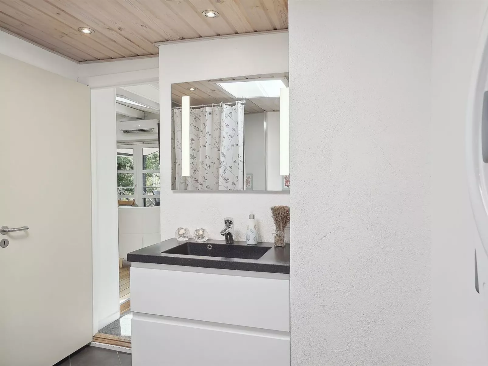 "Olof" - 100m from the sea-Binnen