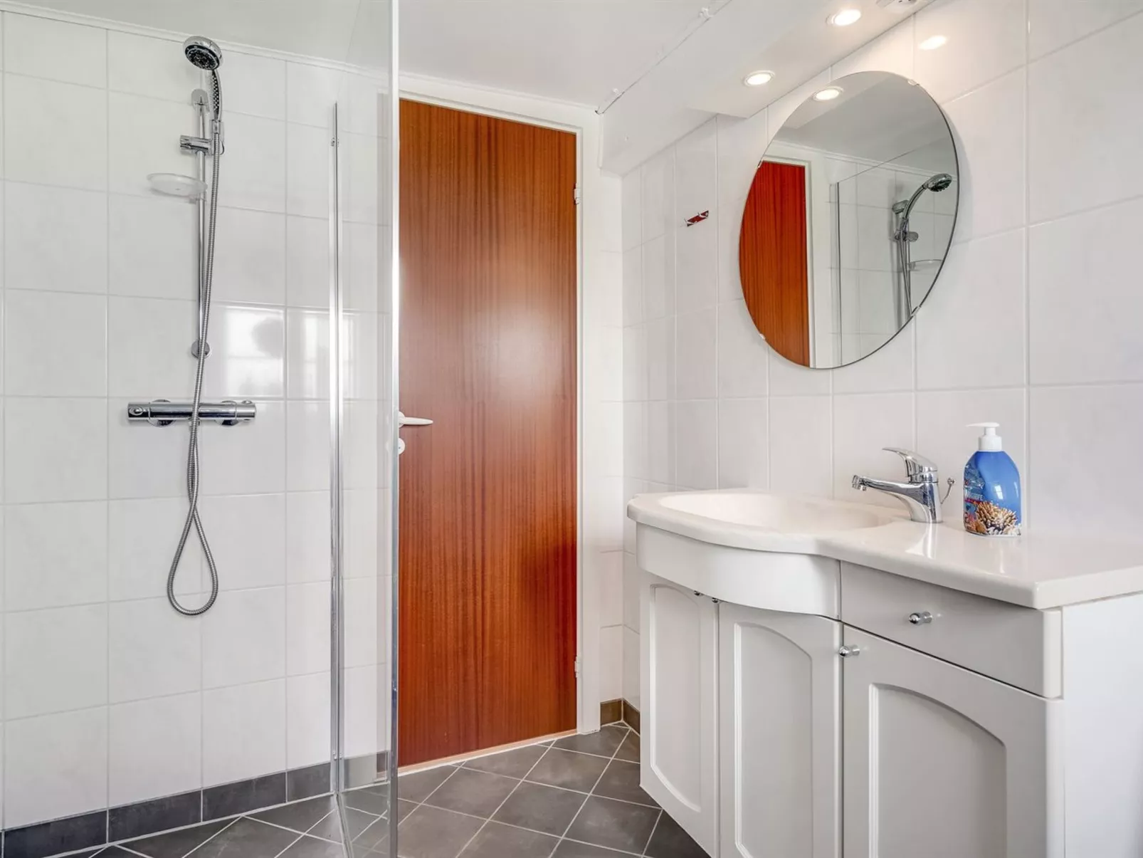 "Inda" - 10km from the sea-Binnen