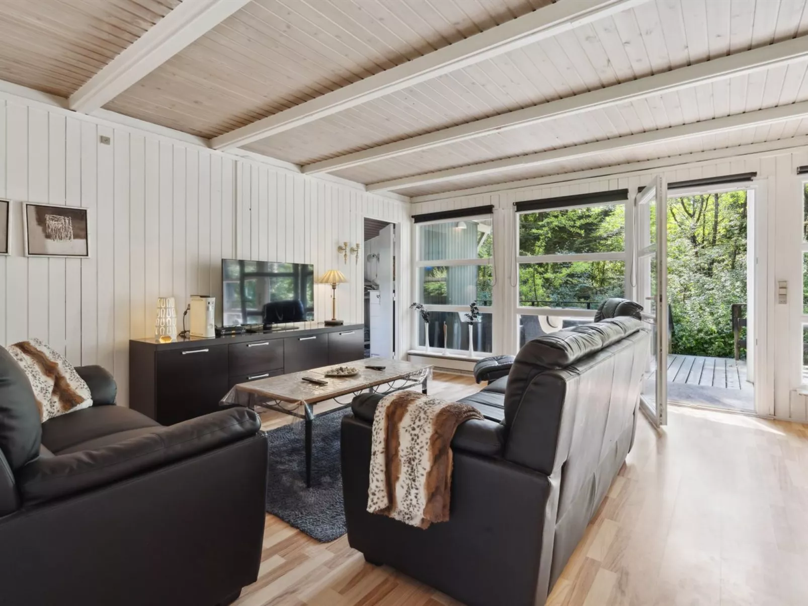 "Aki" - 30km from the sea-Binnen